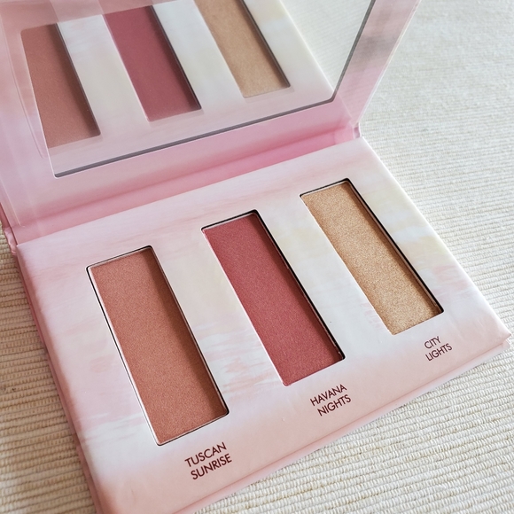 Wander Beauty Makeup and Skincare Set - Picture 2 of 4